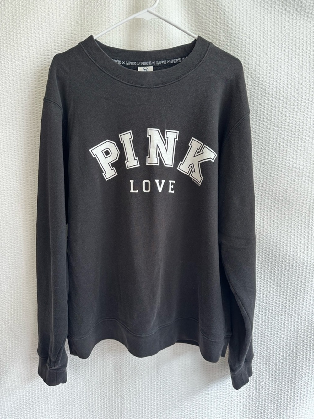 PINK Victoria’s Secret Black LOVE Logo Crewneck Sweatshirt Pullover Size Large